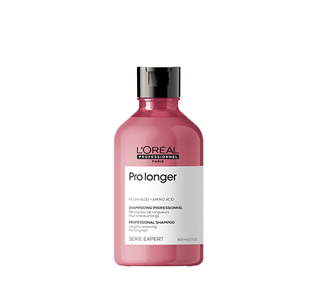 Różowa butelka szamponu L’Oréal Professionnel Pro Longer na białym tle.