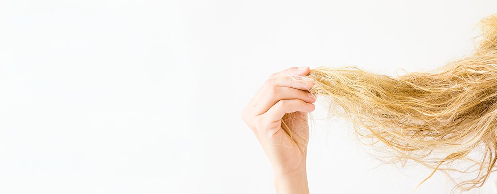 Jak uratować kruszące się włosy?