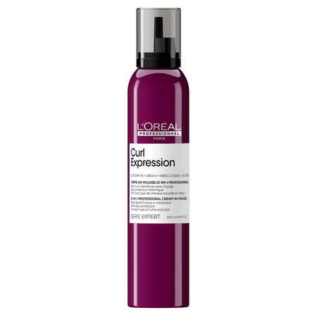 Fioletowy spray do włosów L’Oréal Curl Expression stoi na białym tle.